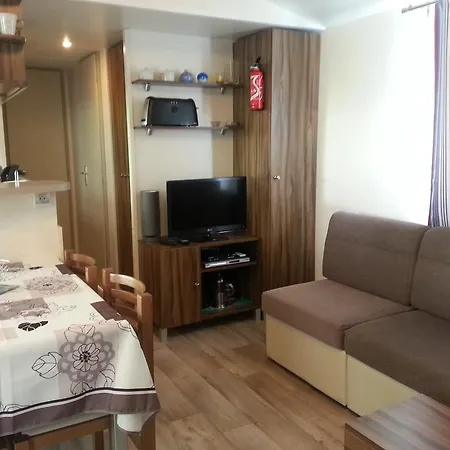 Les Charmettes Mobilhomes17 Les Mathes Exterior photo